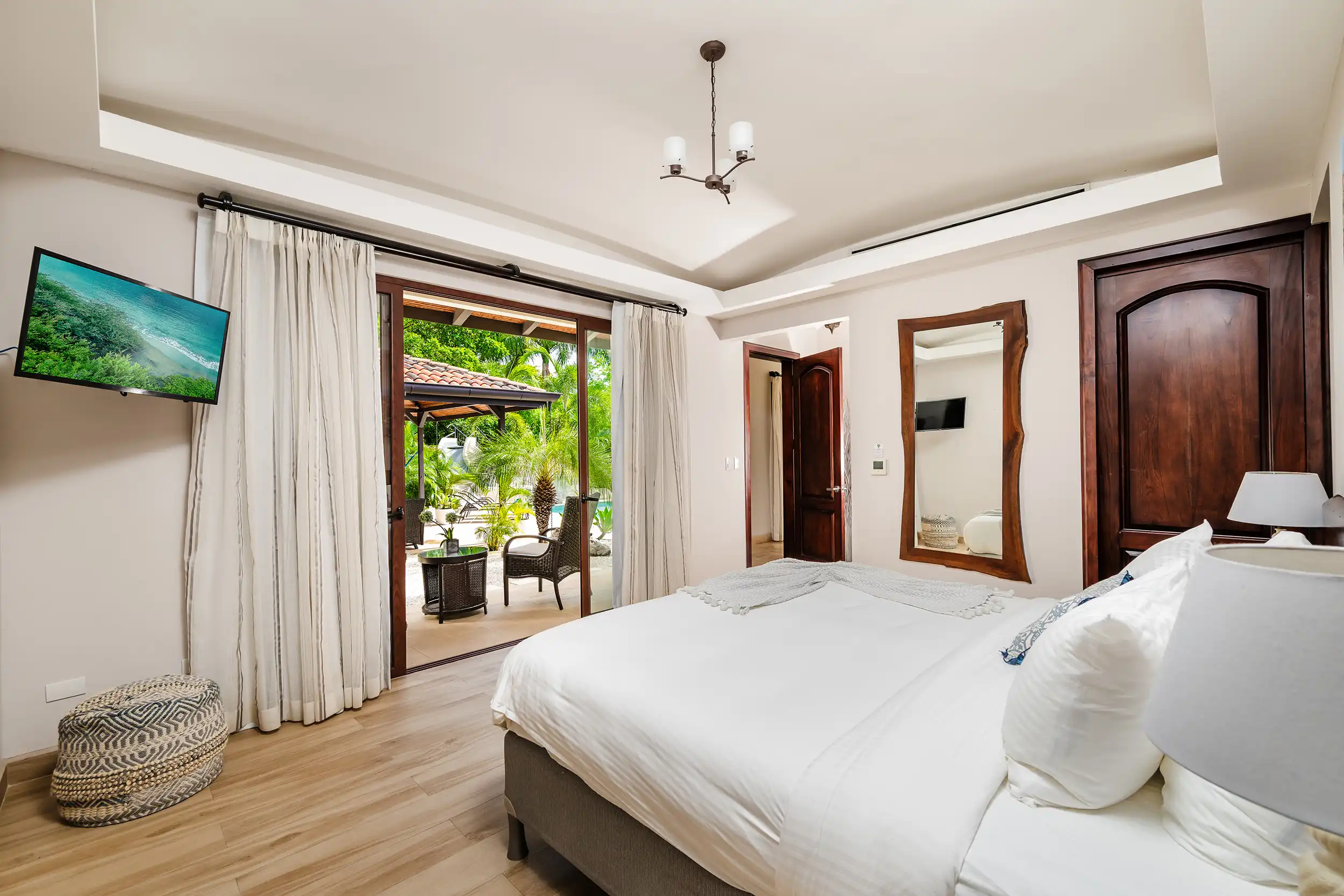Dormitorio de huéspedes 2 con cama king en Casa Bonita Beach